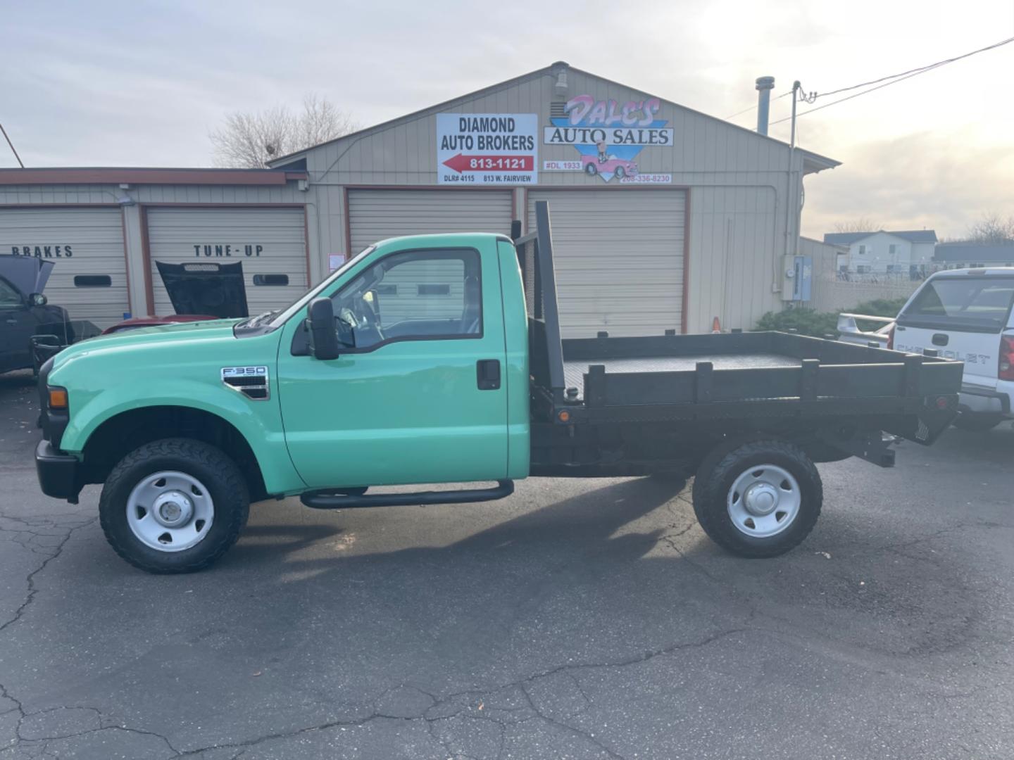 2008 Forest Service Green /Grey Ford F-350 SD XL 4WD (1FTWF31Y68E) with an 6.8L V10 SOHC 30V engine, 6-Speed Manual transmission, located at 813 E Fairview Ave, Meridian , ID, 83642, (208) 336-8230, 43.618851, -116.384010 - Photo#0